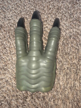 Jurassic World Soft / Foam Velociraptor Claw Toy (Roleplay Wearable Glove)